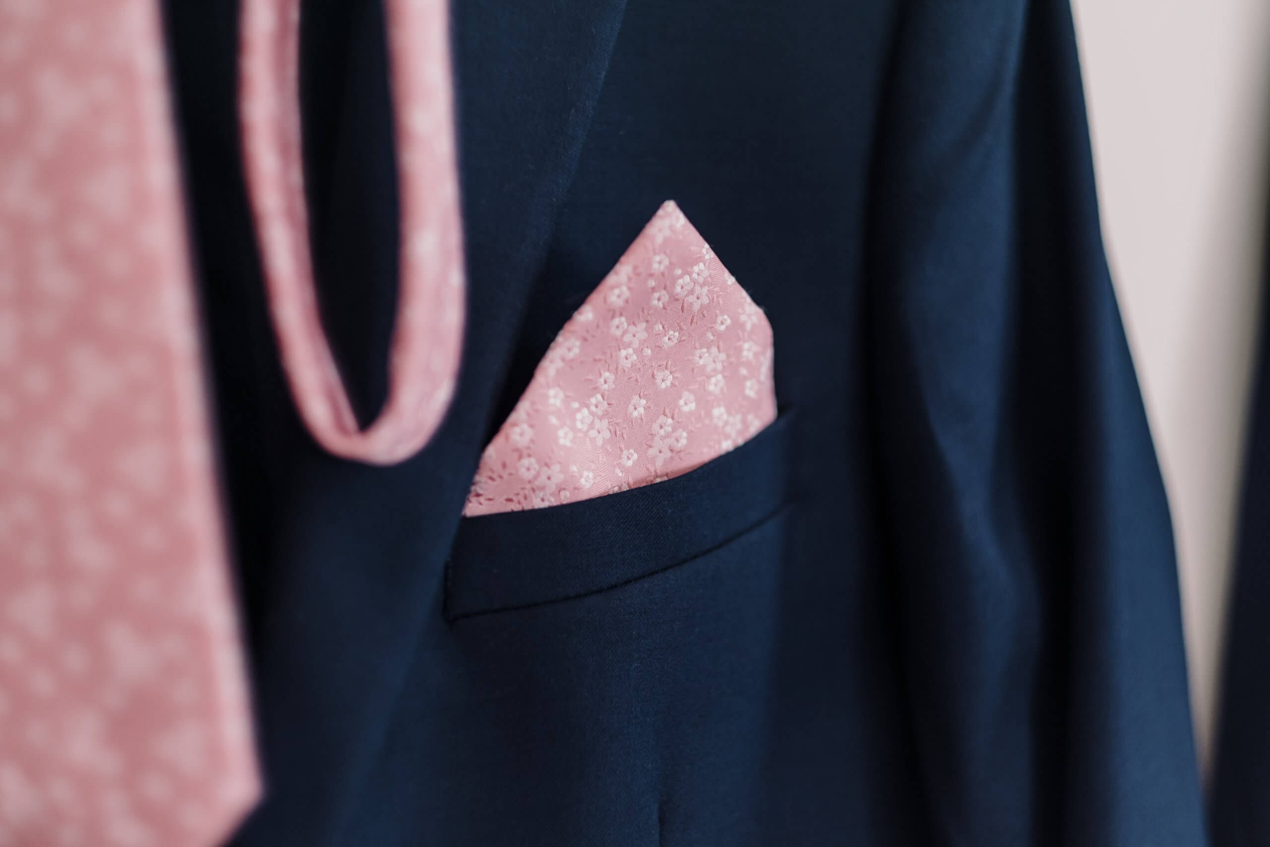 Detail shots of the groom's pocket square